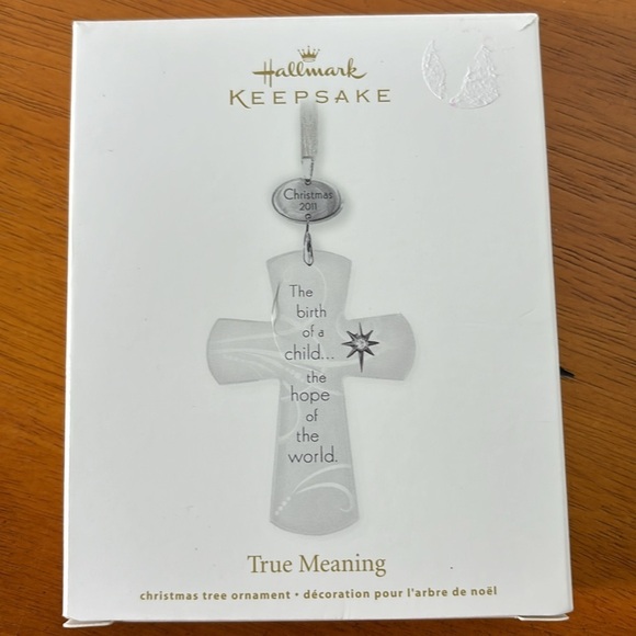 Hallmark 2011 True Meaning Cross Ornament - Picture 1 of 6